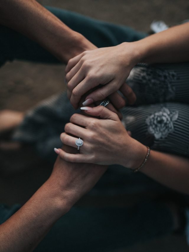 These zodiac signs get invested quickly in relationship