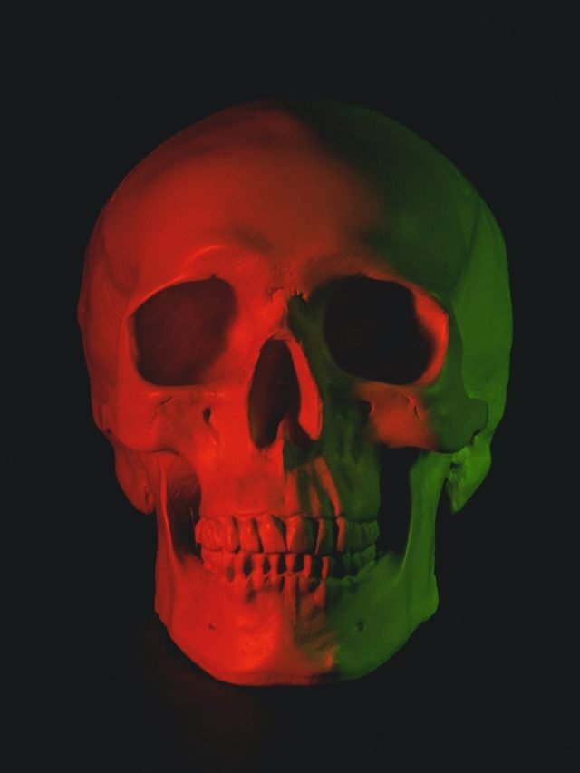 4 Chilling Sci-Fi Horror Books To Read At Night