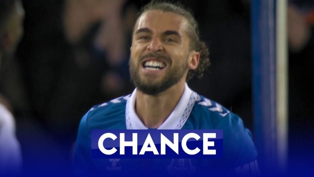 Calvert-Lewin misses big chance | Football News | Sky Sports