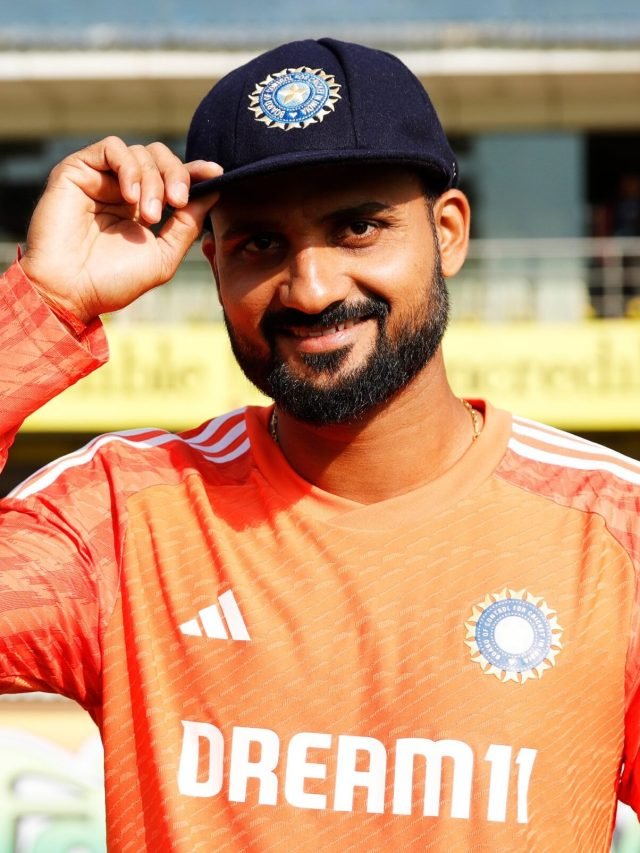 Akash Deep receives Test cap from Rahul Dravid