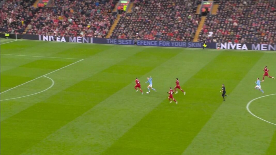 ‘Two juggernauts going for it! | Erling Haaland vs Virgil van Dijk | Football News | Sky Sports