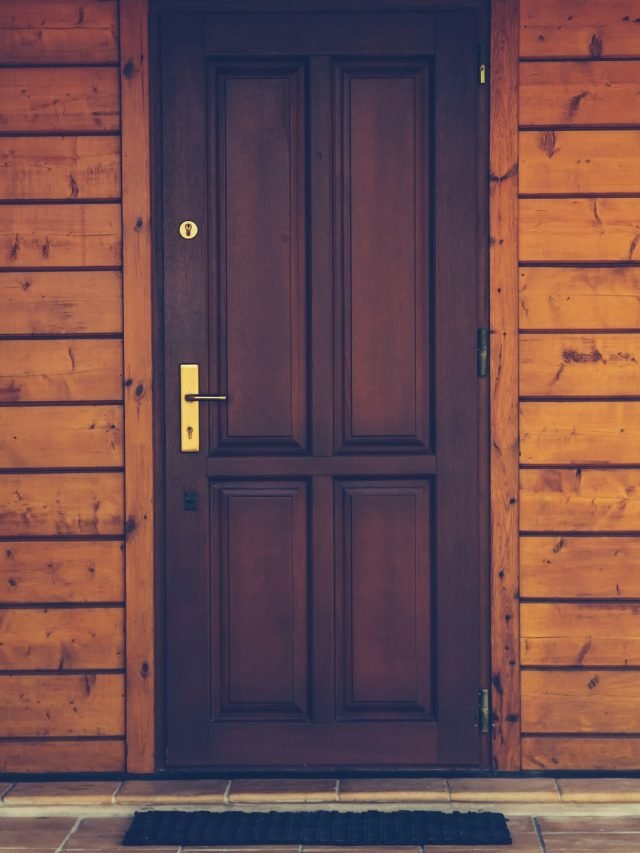 Keeping these things at the main door bring prosperity