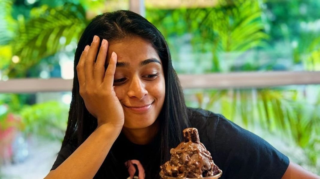 Shreyanka Patil enjoys her favourite dessert