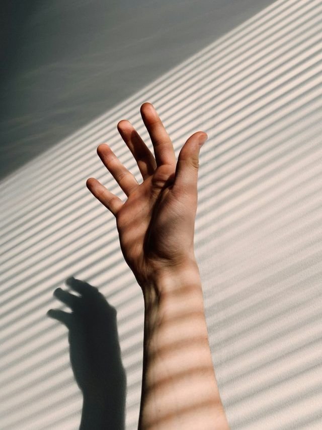 Reading minor palm lines: Meanings and messages