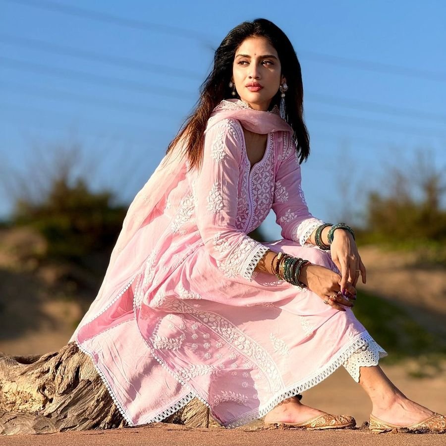 Ethnic outfit ideas for Durga Puja ft Nussrat Jahan