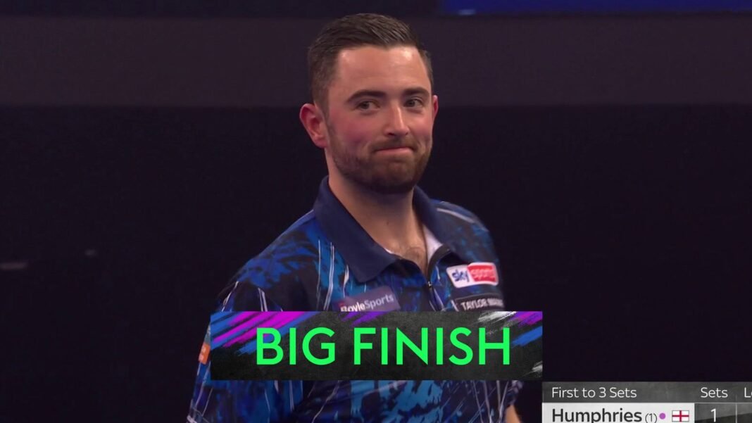 Luke Humphries hits a 146 checkout to save the third set against Jonny Clayton…