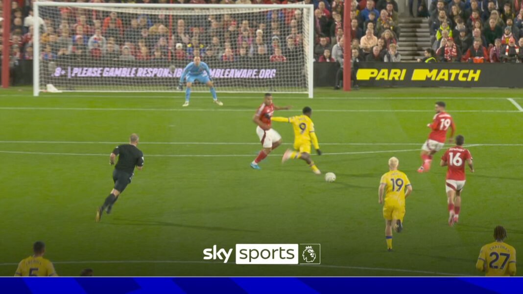 Eddie Nketiah hits the post against Nottingham Forest.”