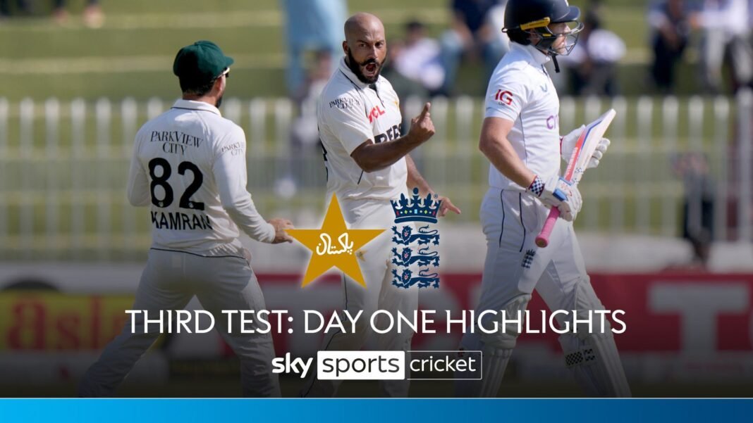 Highlights of the morning session on day one of the third Test between Pakistan…