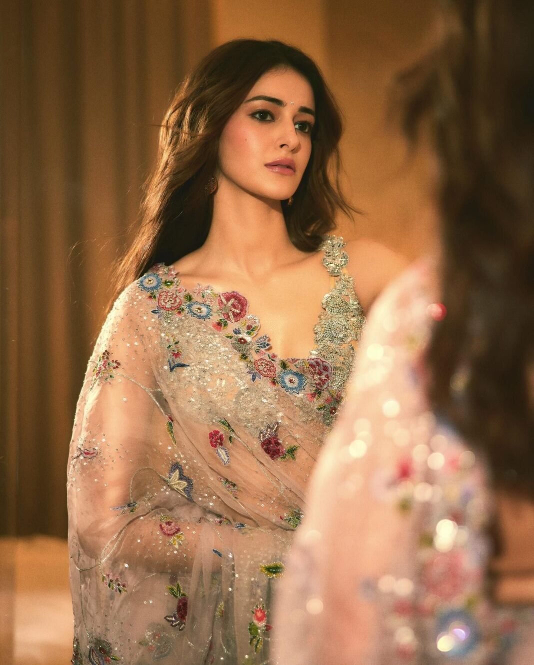 Saree girl, Ananya Panday