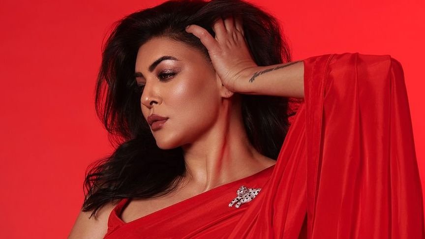 Sushmita Sen channels inner Miss Chandni in red saree