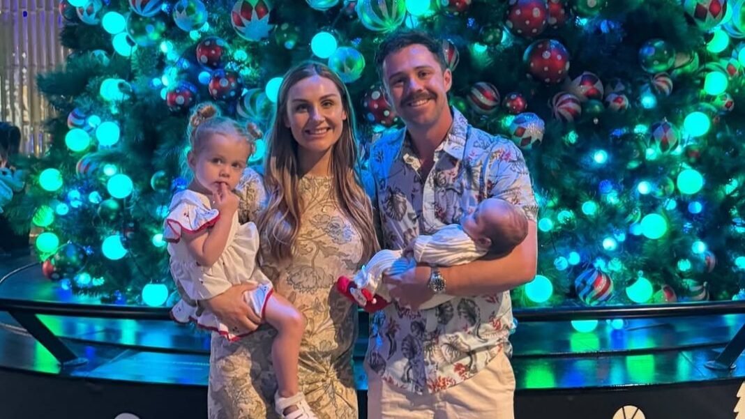 Travis Head celebrates Christmas with family