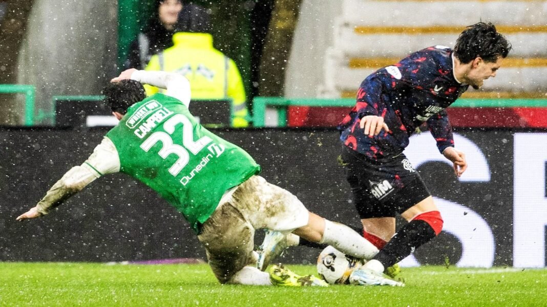 Stephen Warnock and Sue Smith disagree with Dermot Gallagher on Ref Watch as they…