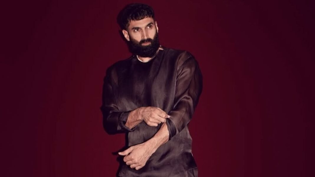 5 Bollywood celebs who love wearing Kolhapuri chappals