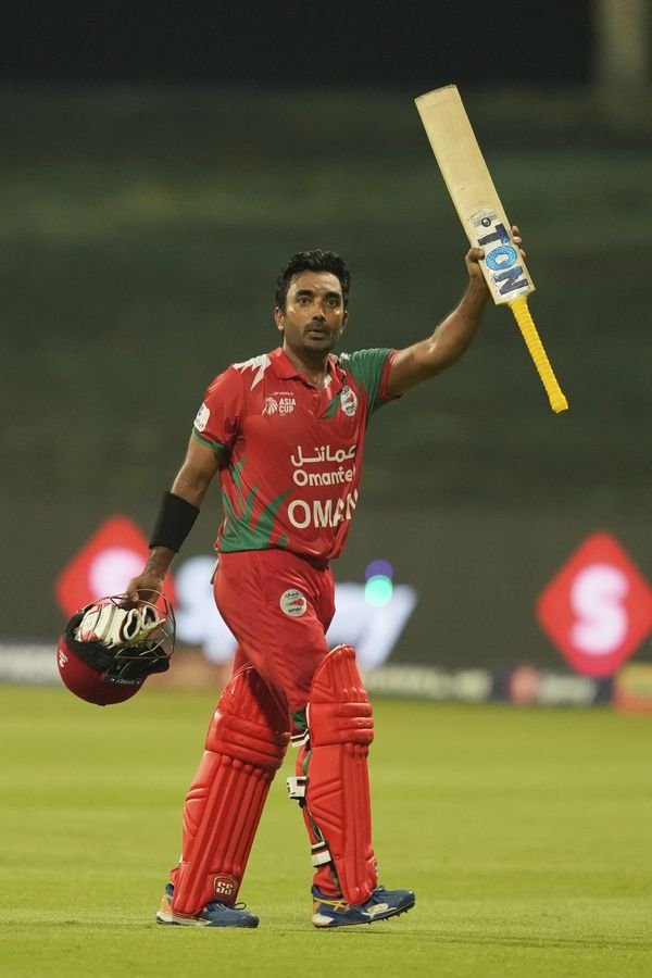 Top 5 oldest players to hit T20I fifty vs full-member nation