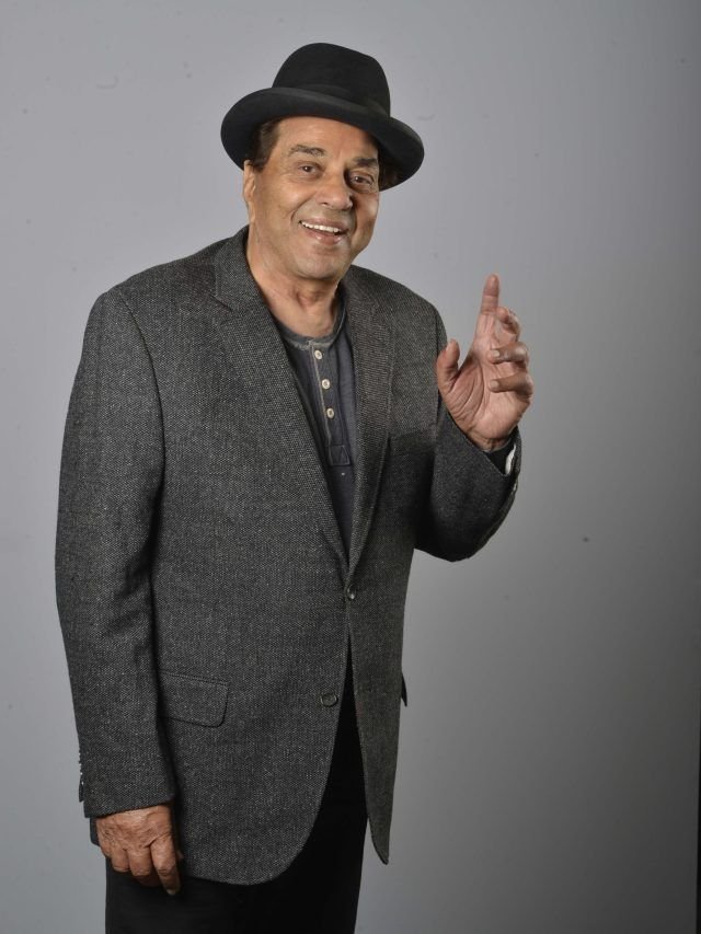 5 Dharmendra songs that bring back his memory