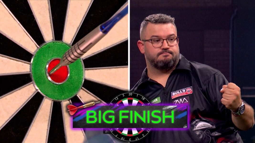 World Darts Championship: Remarkable 167 finish from Cristo Reyes