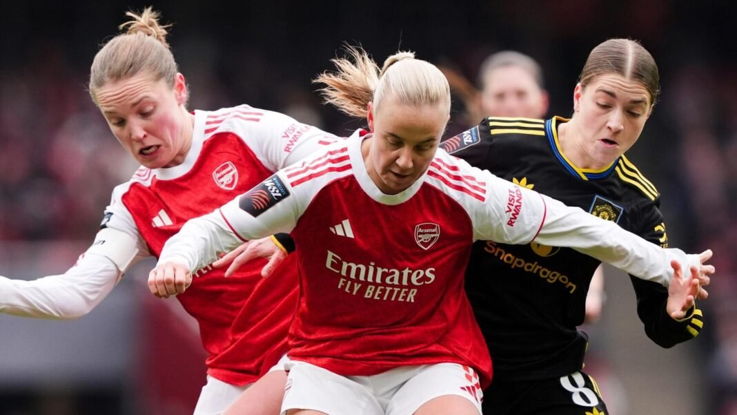 Arsenal miss chance to go second in WSL after draw with 10-player Man Utd