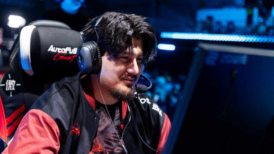 KovaQ shows us how to fumble a VALORANT esports bag in one direct message