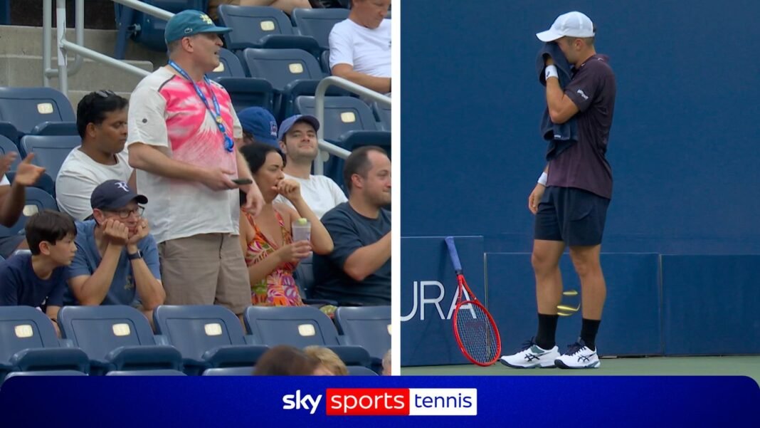 Fan sings Oasis classic Wonderwall during Arthur Fery match against Lorenzo Musetti at US Open